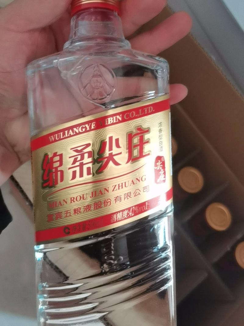 選白酒必看！白酒瓶身上的這3個(gè)“密碼”，才是辨別純糧酒的真招